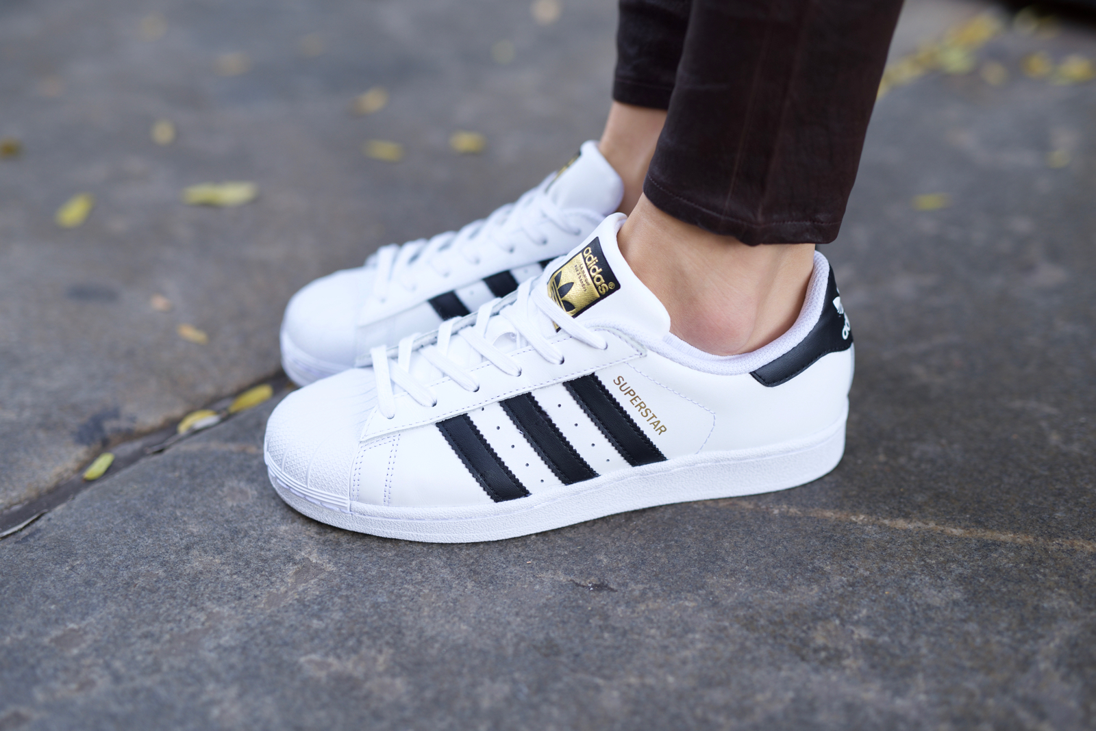 adidas superstar 1 black white foundation